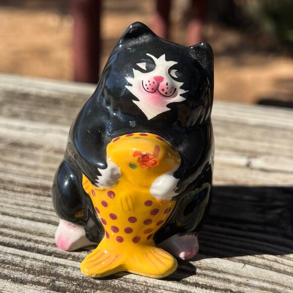 Vintage Clay Art Cat Salt & Pepper Shakers | 80s Whimsical Ceramic Kitchen Decor - Picture 9 of 16